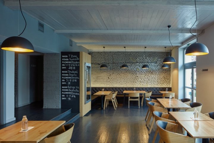 码头屋,由 mar.s 建筑事务所和 out of Earth.h 建筑事务所设计,布拉格 – 捷克共和国 码头屋,由 mar.s 建筑事务所和 out of Earth.h 建筑事务所设计,布拉格 – 捷克共和国