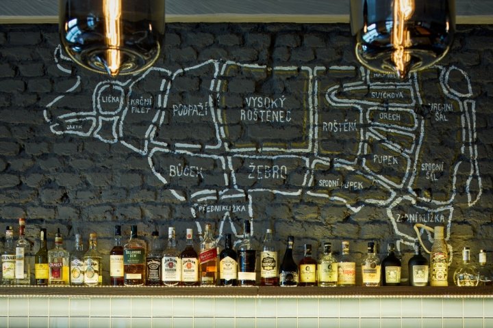 码头屋,由 mar.s 建筑事务所和 out of Earth.h 建筑事务所设计,布拉格 – 捷克共和国 码头屋,由 mar.s 建筑事务所和 out of Earth.h 建筑事务所设计,布拉格 – 捷克共和国