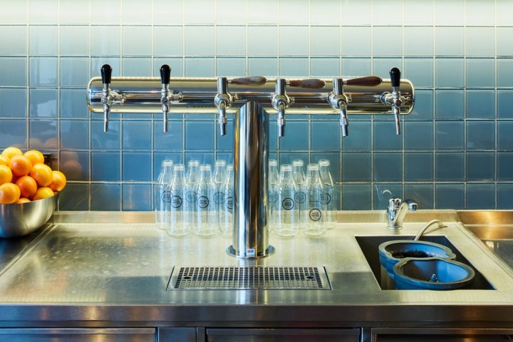 码头屋,由 mar.s 建筑事务所和 out of Earth.h 建筑事务所设计,布拉格 – 捷克共和国 码头屋,由 mar.s 建筑事务所和 out of Earth.h 建筑事务所设计,布拉格 – 捷克共和国