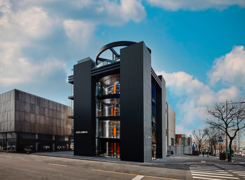 由 Ateliers Jean Nouvel 设计的 Dolce & Gabbana 旗舰店