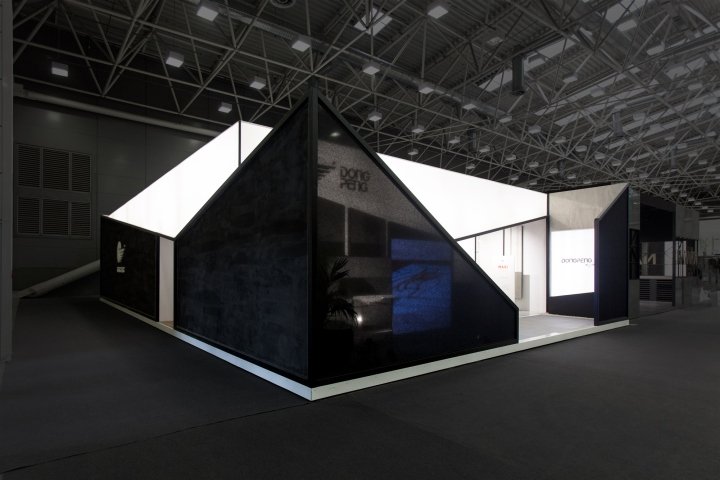 VXLAB 在 Cersaie 2017 上设计的东鹏展位