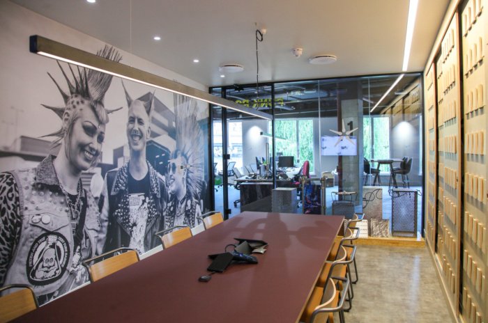 SpaceInvader 设计的 Dr. Martens 办公室