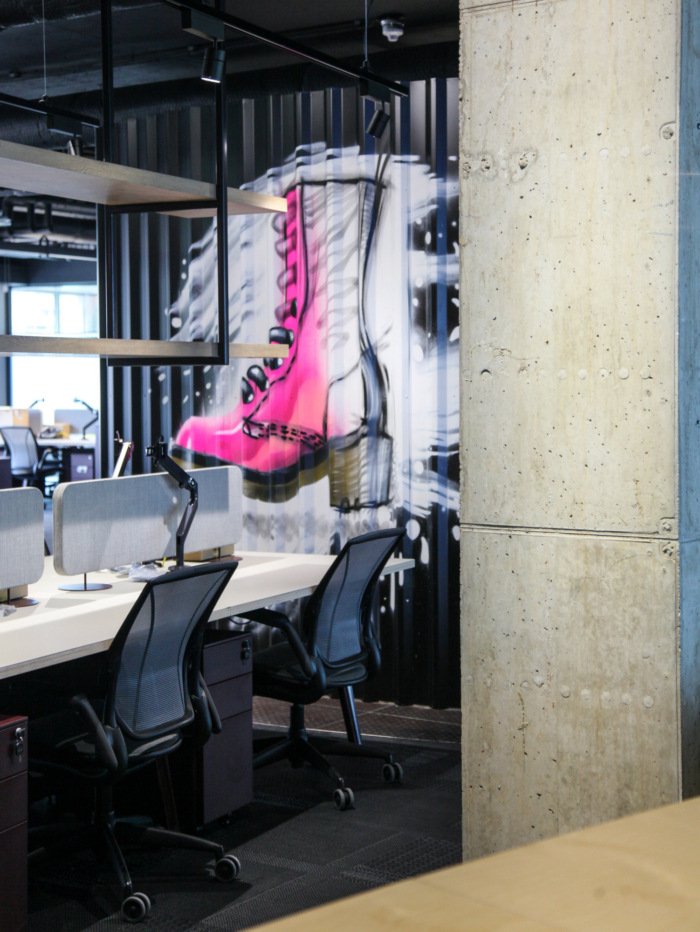 SpaceInvader 设计的 Dr. Martens 办公室