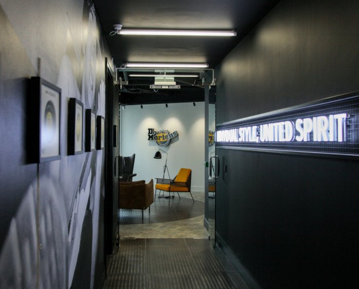 SpaceInvader 设计的 Dr. Martens 办公室