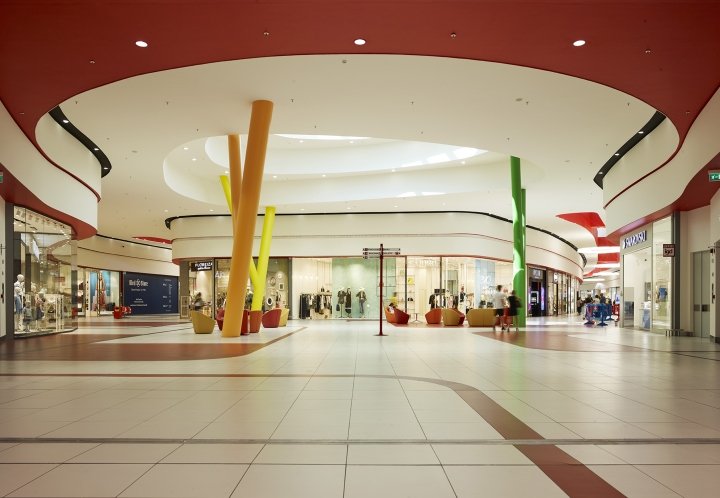 ESP 购物中心，由 INRES 和 Area-17 Architecture & Interiors 设计，拉文纳 – 意大利