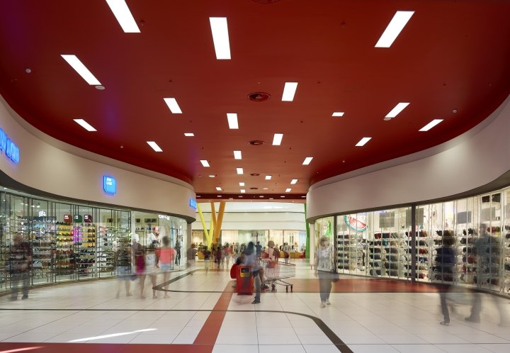 ESP 购物中心，由 INRES 和 Area-17 Architecture & Interiors 设计，拉文纳 – 意大利