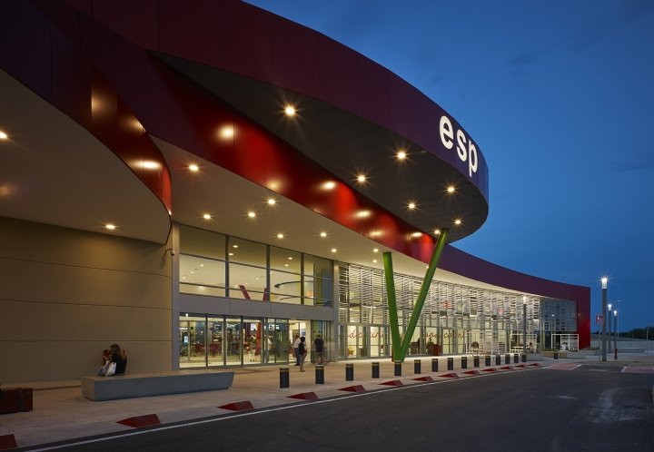 ESP 购物中心，由 INRES 和 Area-17 Architecture & Interiors 设计，拉文纳 – 意大利