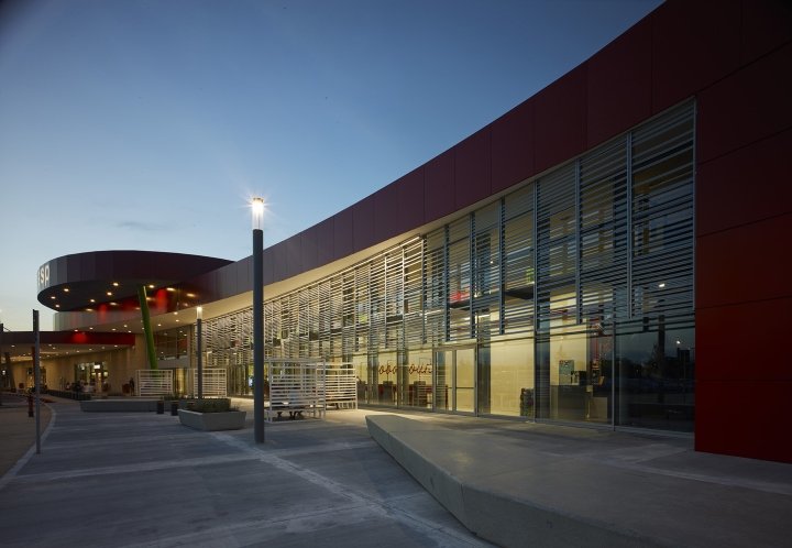 ESP 购物中心，由 INRES 和 Area-17 Architecture & Interiors 设计，拉文纳 – 意大利