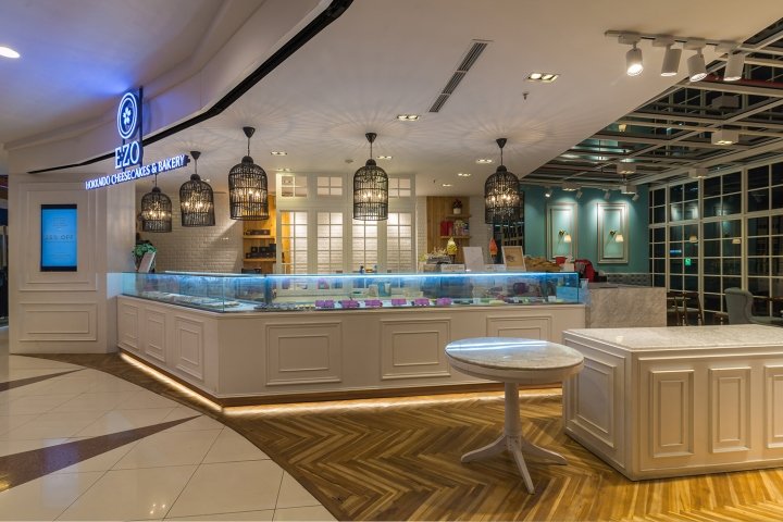 Evonil Architecture 设计的 EZO 芝士蛋糕和面包店，印度尼西亚雅加达北部