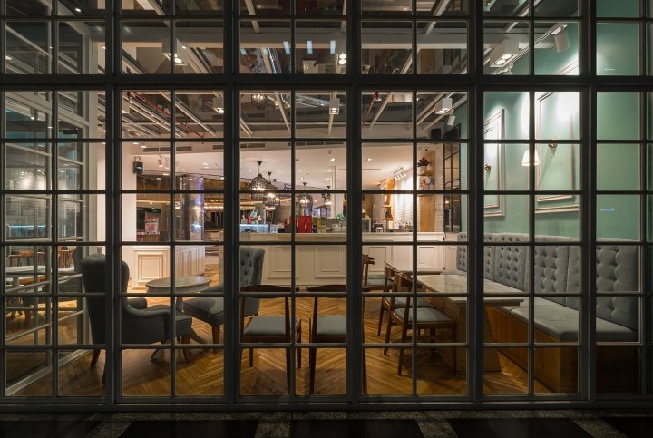 Evonil Architecture 设计的 EZO 芝士蛋糕和面包店，印度尼西亚雅加达北部