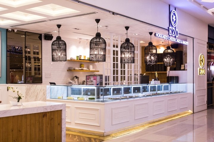 Evonil Architecture 设计的 EZO 芝士蛋糕和面包店,印度尼西亚泗水 Evonil Architecture 设计的 EZO 芝士蛋糕和面包店,印度尼西亚泗水