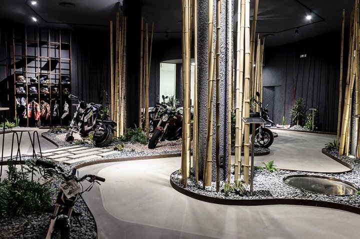 Jump & Fly 和 Xpacio 的生态交通展厅，塞维利亚 – 西班牙