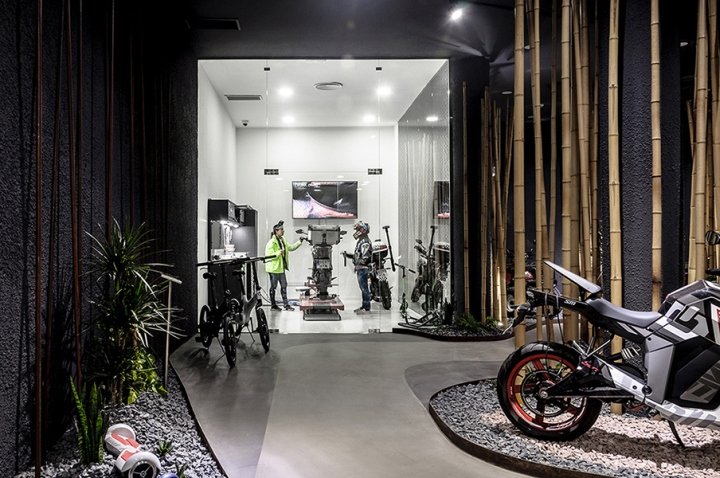 Jump & Fly 和 Xpacio 的生态交通展厅，塞维利亚 – 西班牙