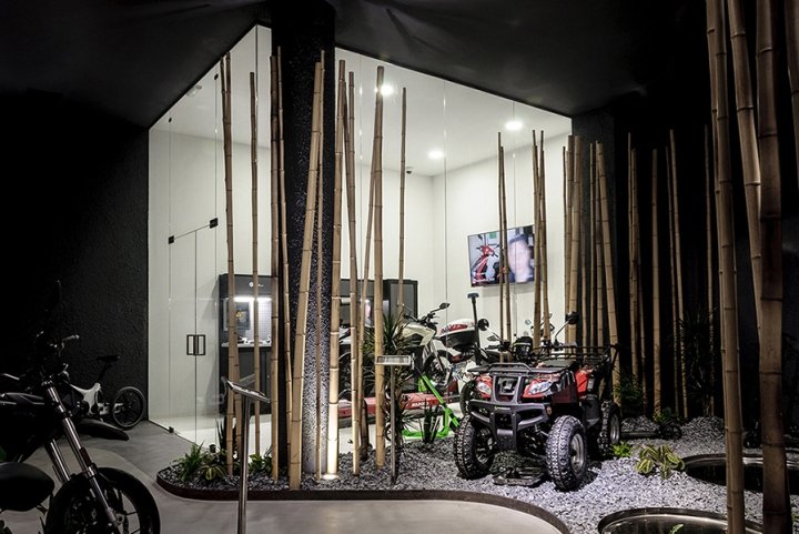 Jump & Fly 和 Xpacio 的生态交通展厅，塞维利亚 – 西班牙