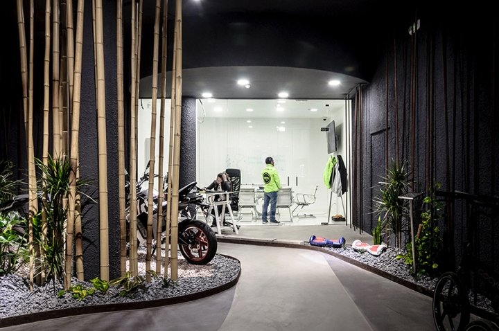 Jump & Fly 和 Xpacio 的生态交通展厅，塞维利亚 – 西班牙