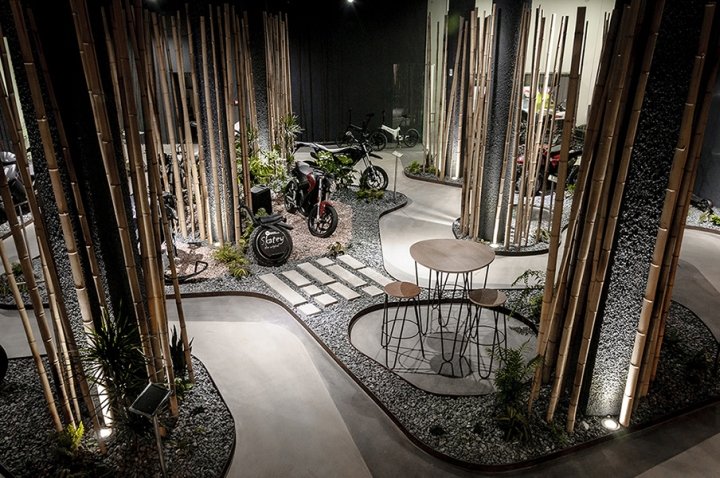 Jump & Fly 和 Xpacio 的生态交通展厅，塞维利亚 – 西班牙