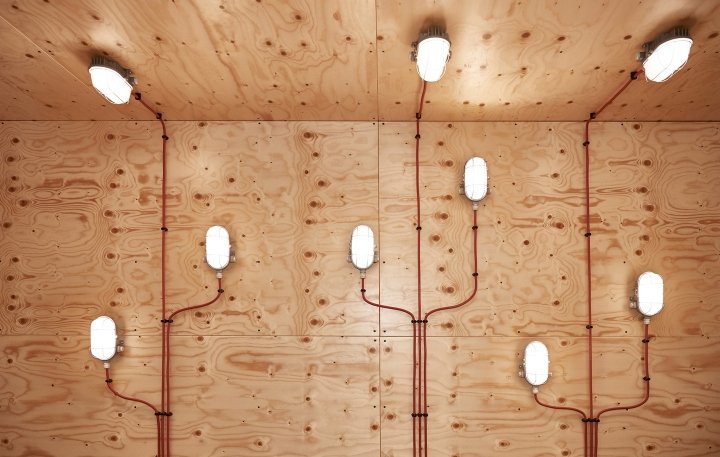 Engelbert Strauss 工作服店，由 Plajer & Franz Studio 设计，奥伯豪森 – 德国