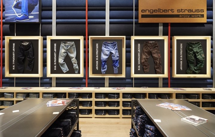 Engelbert Strauss 工作服店，由 Plajer & Franz Studio 设计，奥伯豪森 – 德国