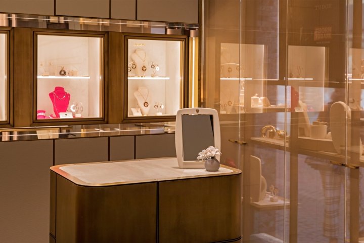 Errani Rolex 商店,由 Andrea Trebbi 设计,拉文纳 – 意大利 Errani Rolex 商店,由 Andrea Trebbi 设计,拉文纳 – 意大利