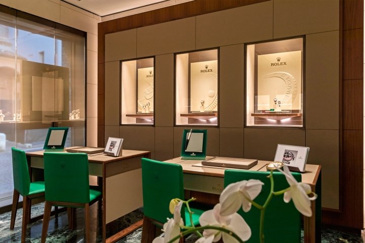 Errani Rolex 商店,由 Andrea Trebbi 设计,拉文纳 – 意大利 Errani Rolex 商店,由 Andrea Trebbi 设计,拉文纳 – 意大利