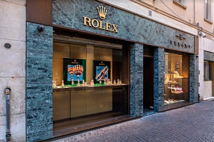Errani Rolex 商店,由 Andrea Trebbi 设计,拉文纳 – 意大利 Errani Rolex 商店,由 Andrea Trebbi 设计,拉文纳 – 意大利