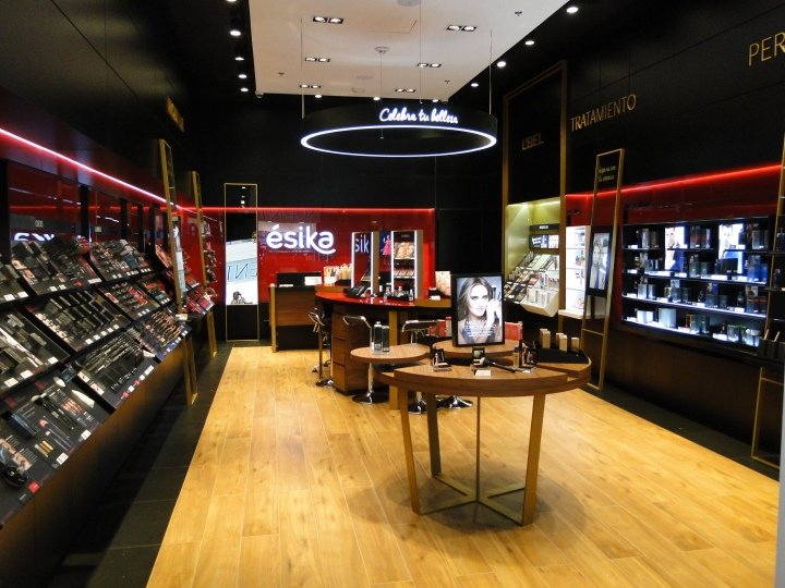 Esika 商店，由 Intangibles Assets Design 设计，秘鲁利马