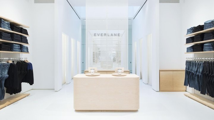 Everlane 商店由 Leong Leong 设计,纽约曼哈顿 Everlane 商店由 Leong Leong 设计,纽约曼哈顿