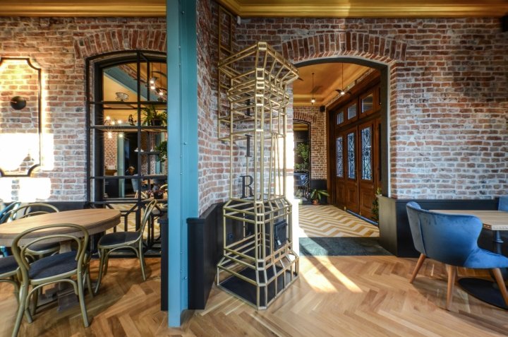 Excelsior 餐厅，由 Yellow Office 建筑事务所设计，克拉约瓦 – 罗马尼亚