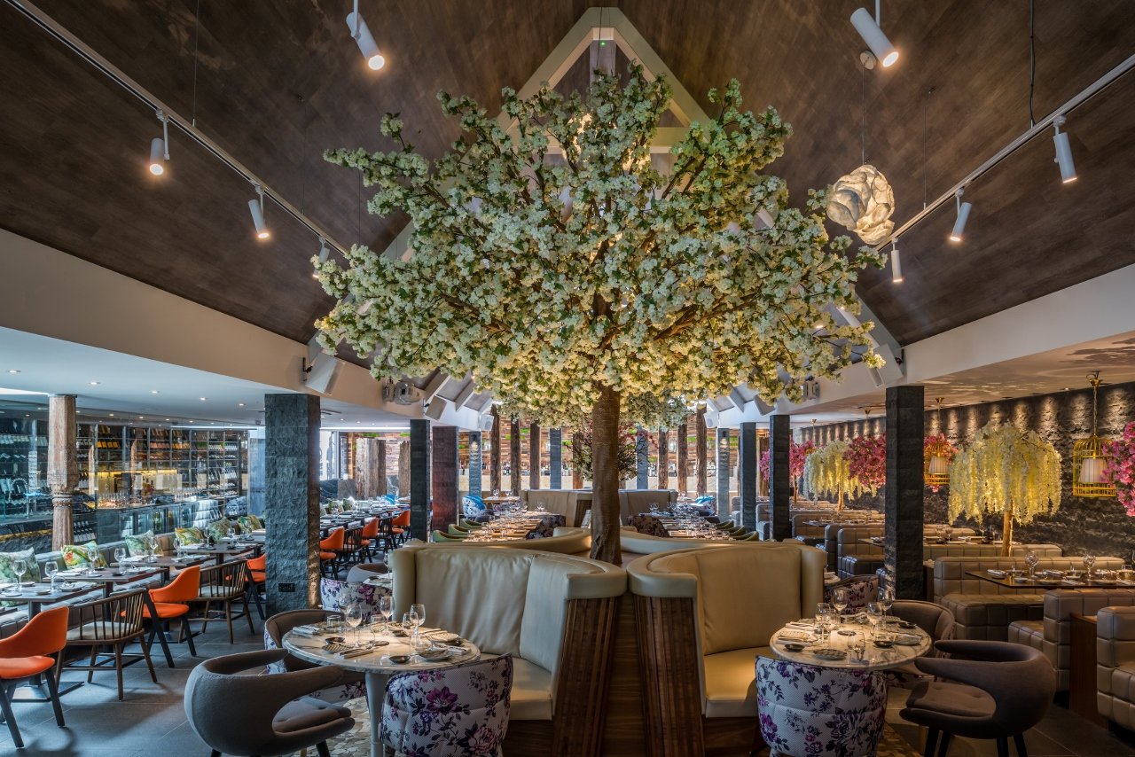 泛太平洋餐饮体验馆由汉普郡室内设计公司 STUDIOeed 设计