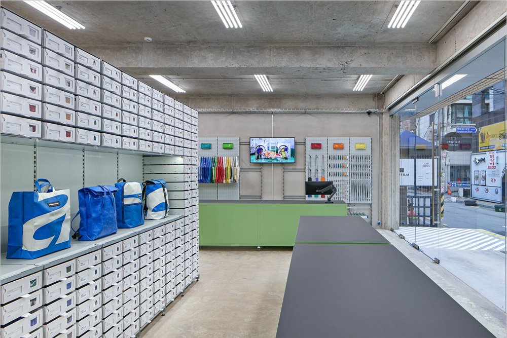 Leandro Destefani 设计的 FREITAG 商店