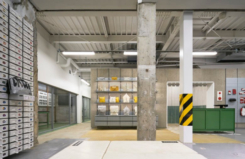 城市防水布配送中心；FREITAG 在京都开设专卖店