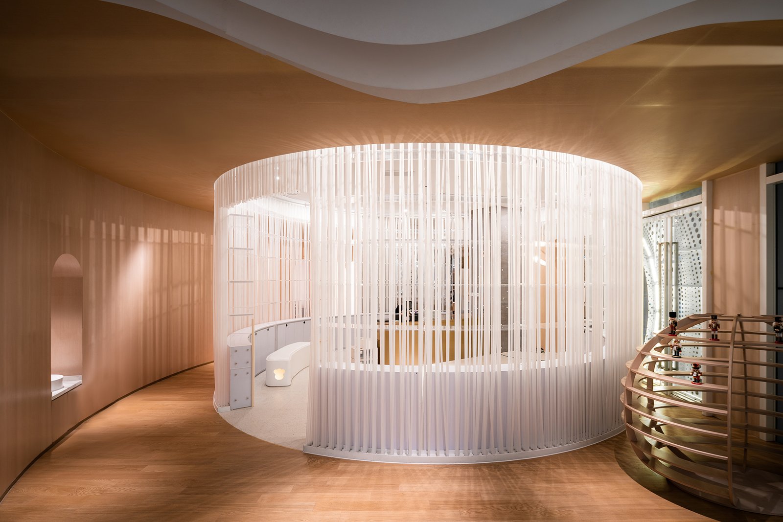 Wutopia Lab 的 Fairyland 高级儿童咖啡馆