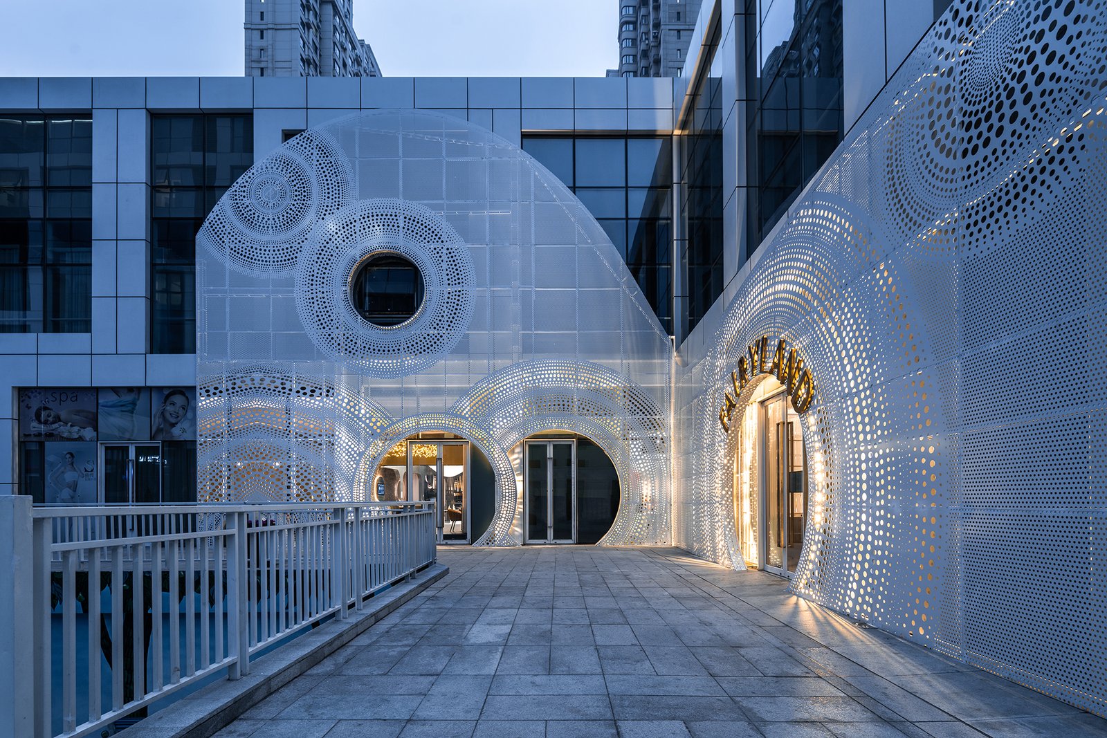 Wutopia Lab 的 Fairyland 高级儿童咖啡馆