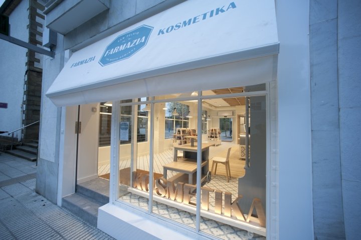 Farmacia San Pelayo by SUBE,扎鲁亚斯 – 西班牙 Farmacia San Pelayo by SUBE,扎鲁亚斯 – 西班牙