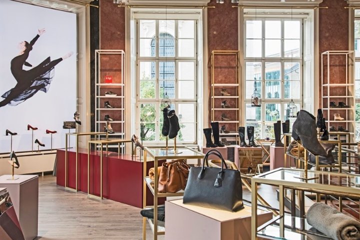 Faye by Lodenfrey by Umdasch Shopfitting，巴德伊舍 – 奥地利