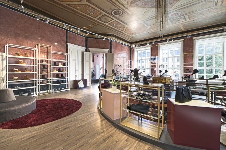 Faye by Lodenfrey by Umdasch Shopfitting，巴德伊舍 – 奥地利