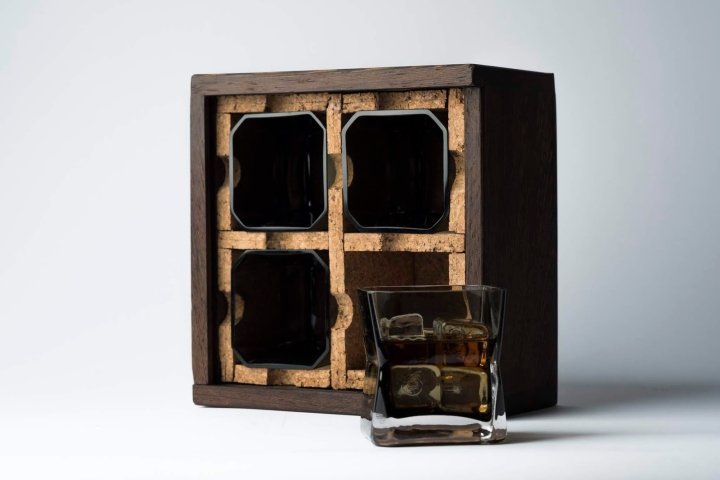 Jeff Jen 设计的 Feel Glass 包装