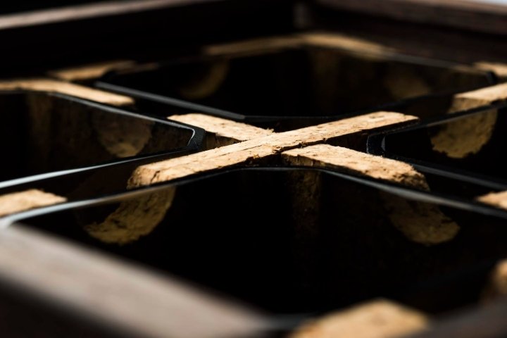 Jeff Jen 设计的 Feel Glass 包装