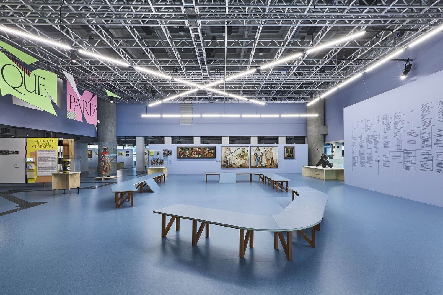 展览项目“Raio que oparte：巴西现代小说”，gru.a + Juliana Godoy