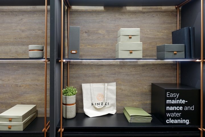 Finzzi 展位由 VXLAB 设计，在德国汉诺威 Domotex 2018 上进行品牌和设计指导