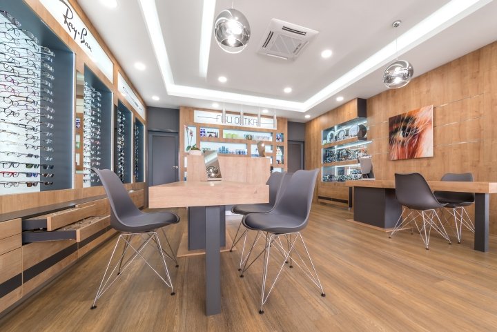 Fisli optika 由 Csiszer Design 设计，Ajka – 匈牙利