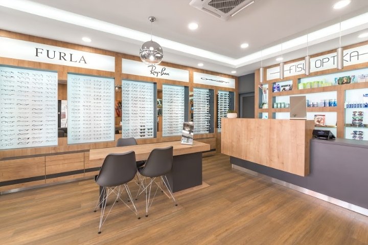 Fisli optika 由 Csiszer Design 设计，Ajka – 匈牙利