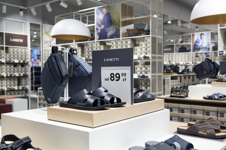 CCC 的旗舰店和全球形象，由 Dalziel & Pow 设计，位于波兰卢宾