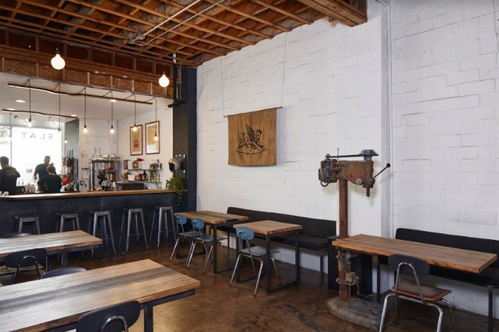 Flat Track Coffee 由 Lilianne Steckel Interior Design 设计,德克萨斯州奥斯汀 Flat Track Coffee 由 Lilianne Steckel Interior Design 设计,德克萨斯州奥斯汀