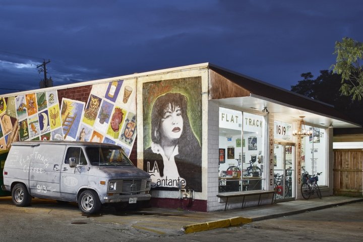 Flat Track Coffee 由 Lilianne Steckel Interior Design 设计,德克萨斯州奥斯汀 Flat Track Coffee 由 Lilianne Steckel Interior Design 设计,德克萨斯州奥斯汀