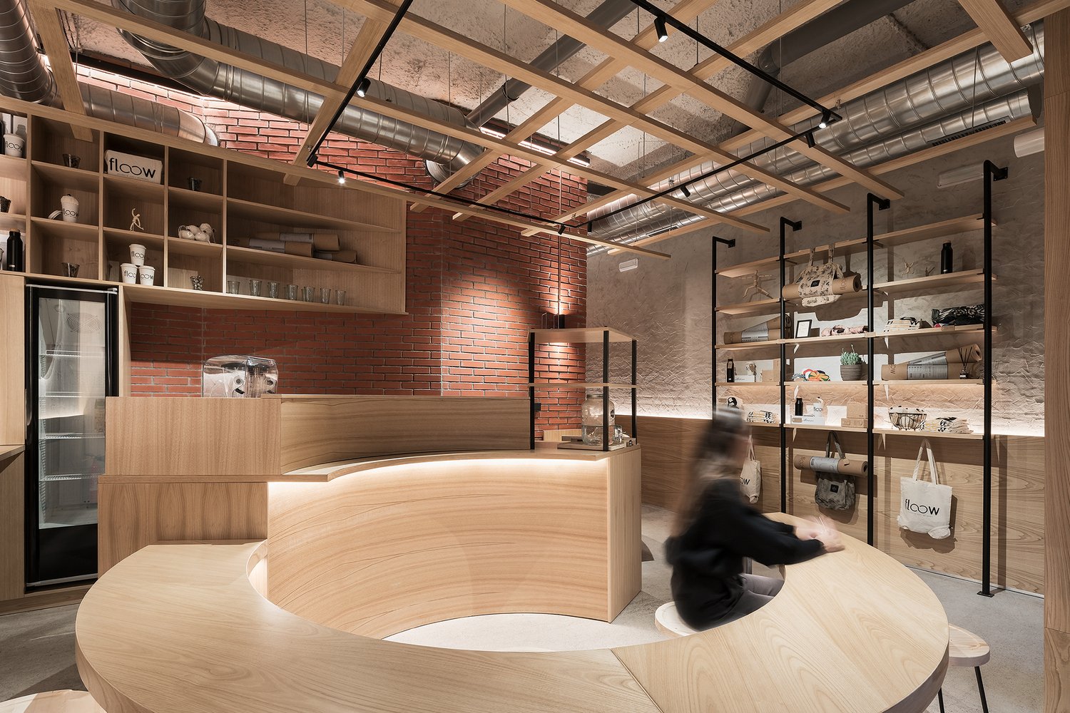 Nan Arquitectos 的 Flow Yoga 和运动工作室