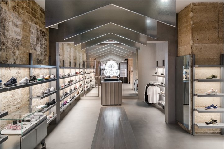 Counterfeit Studio 设计的 Footpatrol 商店，法国巴黎