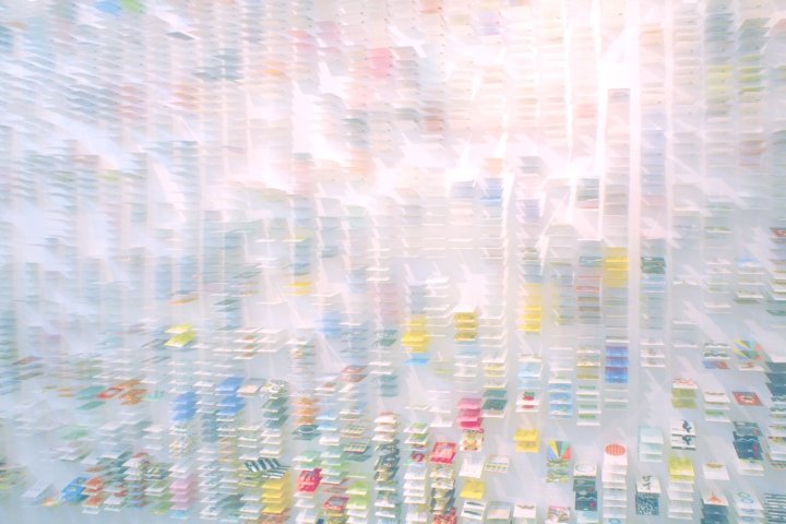 Moriyuki Ochiai Architects 的“名片森林”展览