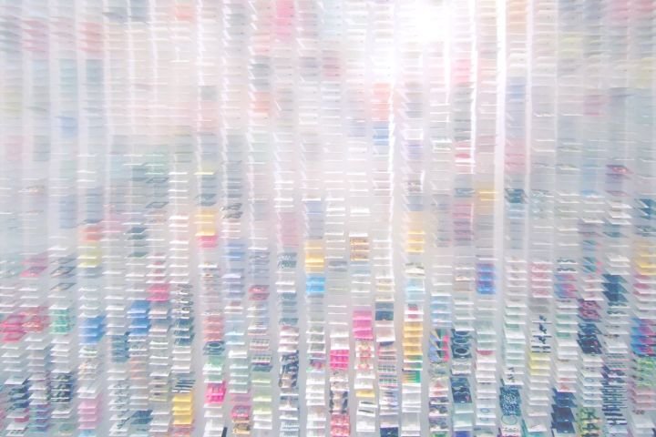 Moriyuki Ochiai Architects 的“名片森林”展览