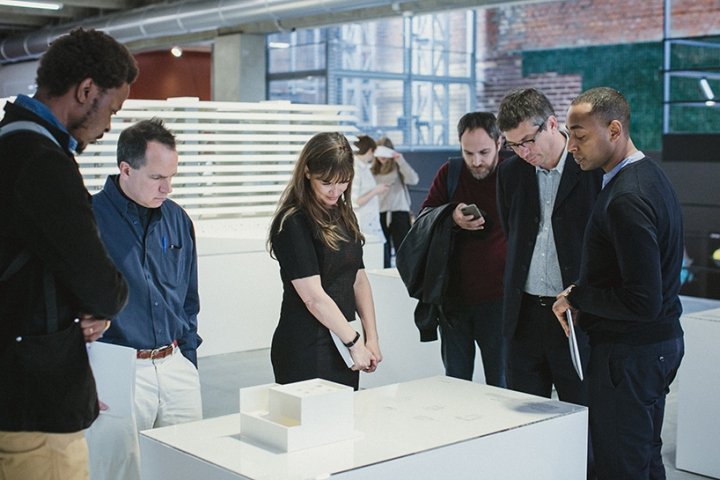 大卫·阿贾耶 (David Adjaye) 在俄罗斯莫斯科车库博物馆举办的“形式、重量、材料”展览 大卫·阿贾耶 (David Adjaye) 在俄罗斯莫斯科车库博物馆举办的“形式、重量、材料”展览